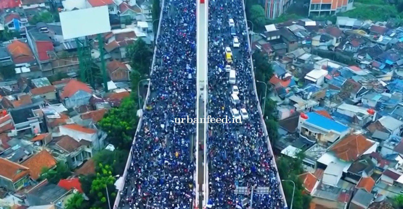 Konvoi Bobotoh Padati Jalan Layang Pasupati Rayakan Kemenangan Persib di Liga 1